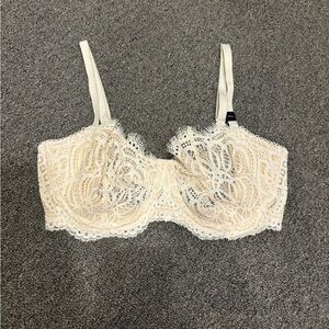Victoria's Secret Cream Lace Bra